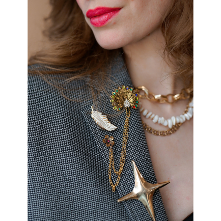 Dobbeltbroche med påfugl fra LÉ MOSCH, smuk og farverig broche, fin og fyldig broche med kæder og sten, 