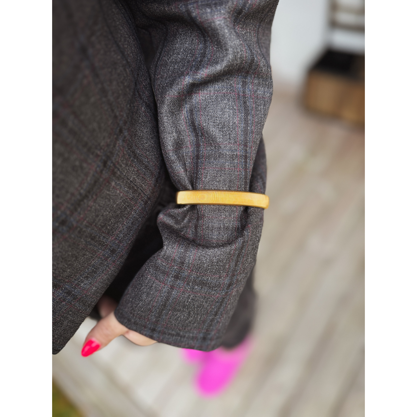 Marina ærmeholdere i gylden fra LÉ MOSCH, ærmeholdere der holder dine lange ærmer på plads, elastiske metal ærmeholdere, 