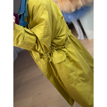 Vintage Vibes Lang Gul Frakke – no 115 fra LÉ MOSCH, cool gul secondhand jakke, fed retro jakke med fine detaljer,