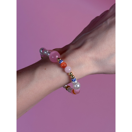 Joan armbånd med sten og perler fra LÉ MOSCH, armbånd med lyserøde og blå sten og imiterede perler, feminint armbånd, 