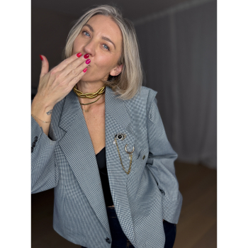 Vintage Vibes Kort Ternet Blazer – No. 128 fra LÉ MOSCH, smuk skulpturel kort blazer med broche og kæde, ternet kort blazer til dit personlige look, Vintage Vibes Kort Ternet Blazer – No. 128 fra LÉ MOSCH, smuk skulpturel kort blazer med broche og kæde, ternet kort blazer til dit personlige look,