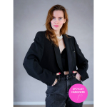 Vintage Vibes kort blazer med blank revers – No 135 fra LÉ MOSCH, smuk skulpturel kort blazer med  fine blanke revers, sort kort stilfuld blazer til dit personlige look,