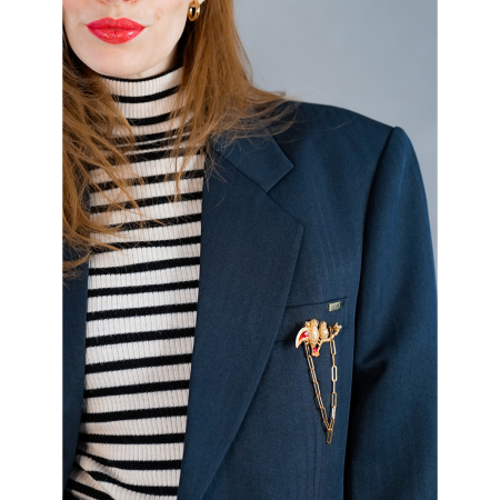 Vintage Vibes navy blazer med broche – No 147 fra LÉ MOSCH, skøn navy blazer med feminin broche,  unik og enkel mørkeblå oversize blazer, 