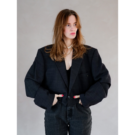 Vintage Vibes kort sort/brun blazer – No 150 fra LÉ MOSCH, smuk skulpturel kort blazer i mørkt stof med lækker tekstur, skøn og anderledes blazer i sort brun, 