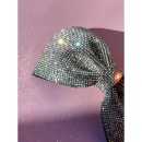 Sølvfarvet Sløjfe Broche fra LÉ MOSCH, smuk og dekorativ sløjfebroche med similisten, feminin broche der forestiller en sløjfe, 