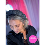 Molly Hårbøjle med sølvfarvet snoning fra LÉ MOSCH, fyldig og håndlavet hårbøjle, sølvfarvet hårbøjle med statementlook, 