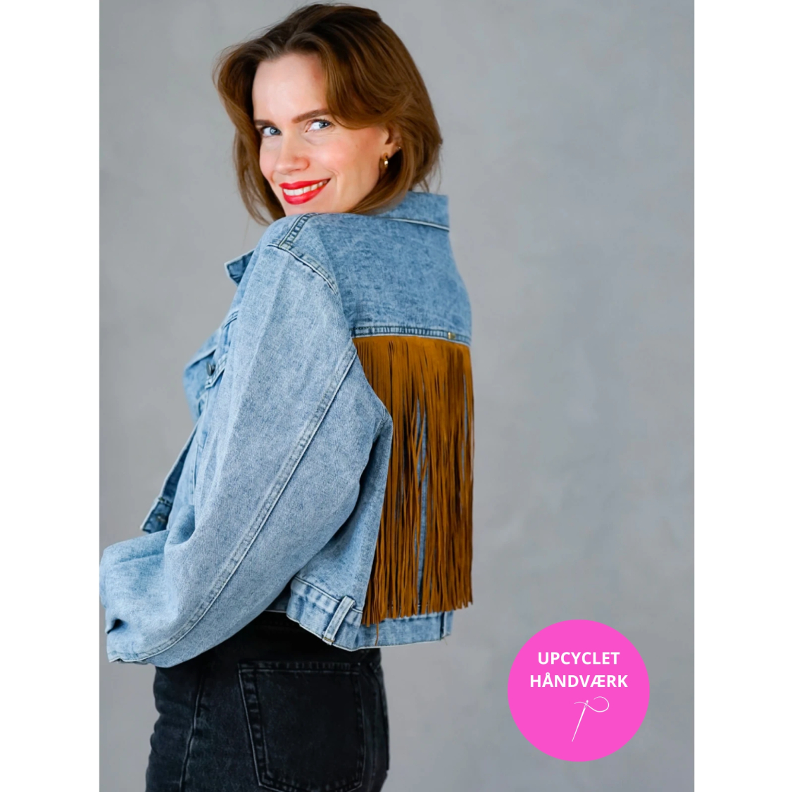 Vintage Vibes denim jakke med brune frynser – no. 106 fra LÉ MOSCH, anderledes denimjakke med frynser, let stonewash denimjakke med frynser,