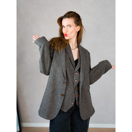 Vintage Vibes sæt med blazer og vest – No 152 fra LÉ MOSCH, skønt sæt i fine brune tern, unikt og anvendeligt sæt med blazer og vest,