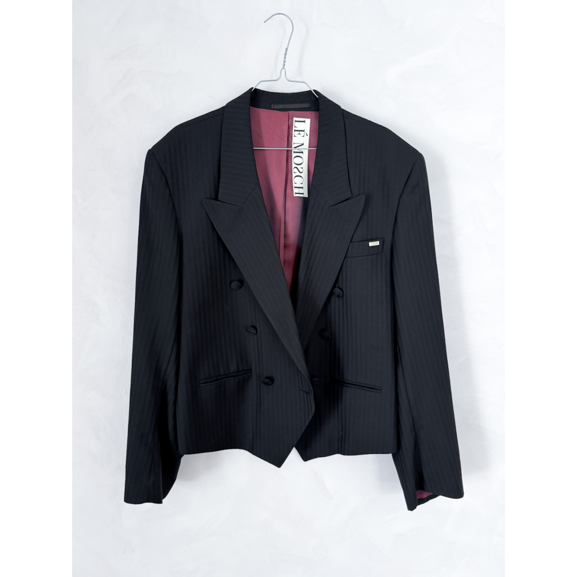 Vintage Vibes sort dobbeltradet blazer – No 153 fra LÉ MOSCH, skøn og unik mellemlang blazer, cool og enkel dobbeltradet sort blazer, 