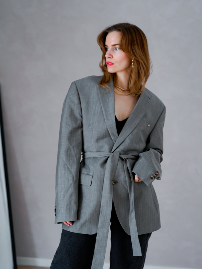 Vintage Vibes grå blazer med matchende bælte! - stilfuld , skøn og anvendelig