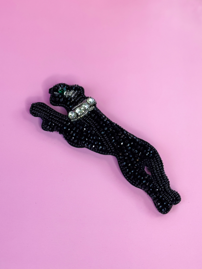Sort Panter Broche fra LÉ MOSCH, smuk og dekorativ stor broche med sten og perler, feminin broche der forestiller en panter, 