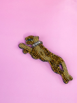 Gylden Panter Broche fra LÉ MOSCH, smuk og dekorativ stor broche med sten og perler, feminin broche der forestiller en panter, 