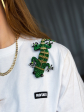 Broche med grønt firben fra LÉ MOSCH, smuk og dekorativ stor broche med sten og perler, feminin og sjov broche der forestiller et firben, 