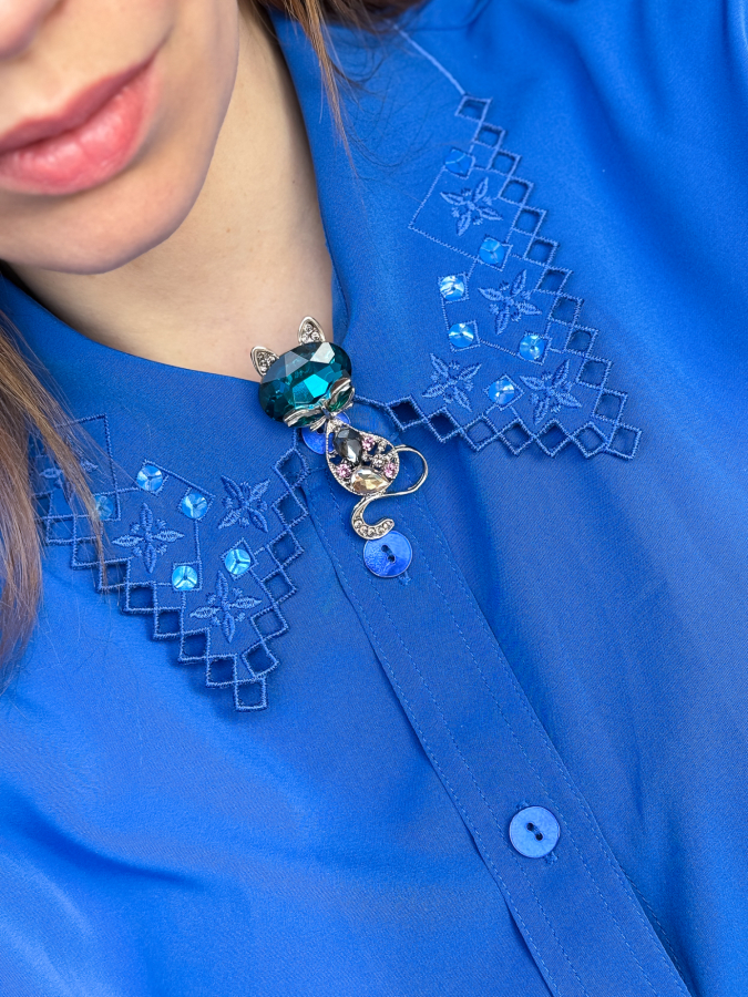 Broche med kat fra LÉ MOSCH, dekorativ og sjov kattebroche, smuk detaljeret broche med kat, 