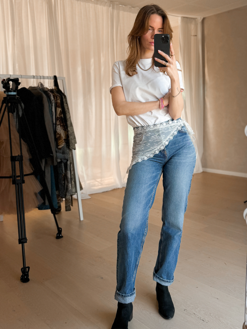 Shimmi blonde tørklæde i hvid fra LÉ MOSCH, fint og enkelt blonde tørklæde, tilfør nemt blonder til dit outfit med et tørklæde, 