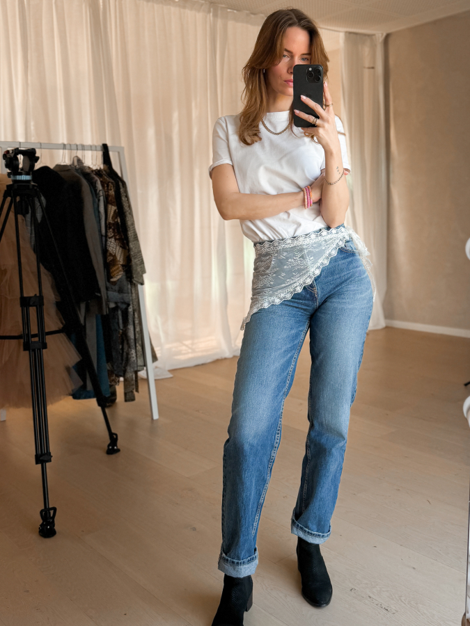 Shimmi blonde tørklæde i hvid fra LÉ MOSCH, fint og enkelt blonde tørklæde, tilfør nemt blonder til dit outfit med et tørklæde, 