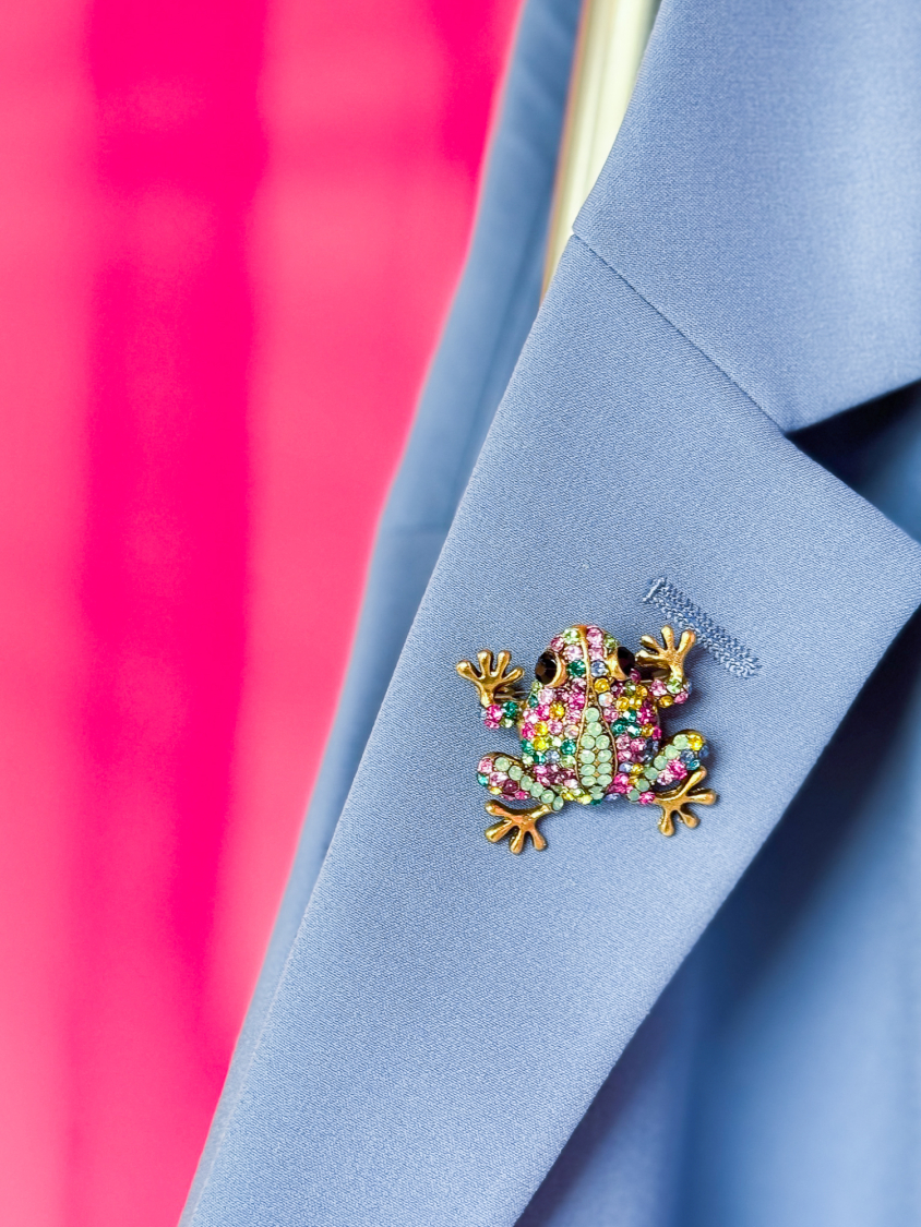 Broche med konfetti frø fra LÉ MOSCH, super farverig og sød broche, frøbroche i lyse farver og pastelfarver, 