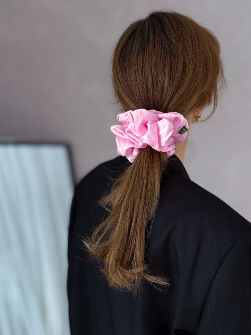 Bella MEGA Scrunchie i Rosa fra le mosch