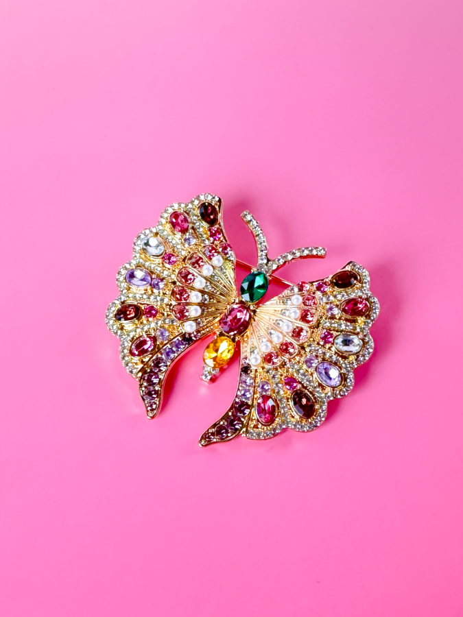 Broche med sommerfugl fra LÉ MOSCH, super farverig og sød broche, iøjnefaldende sommerfugle-broche i smukke farver, 