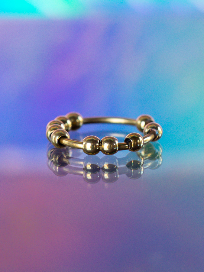 Vilje anti stress ring i blank forgyldt fra LÉ MOSCH,