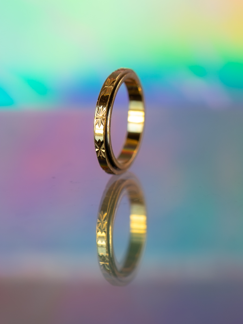 Klara anti stress ring i forgyldt fra LÉ MOSCH, sød lille gylden ring der kan dreje, 