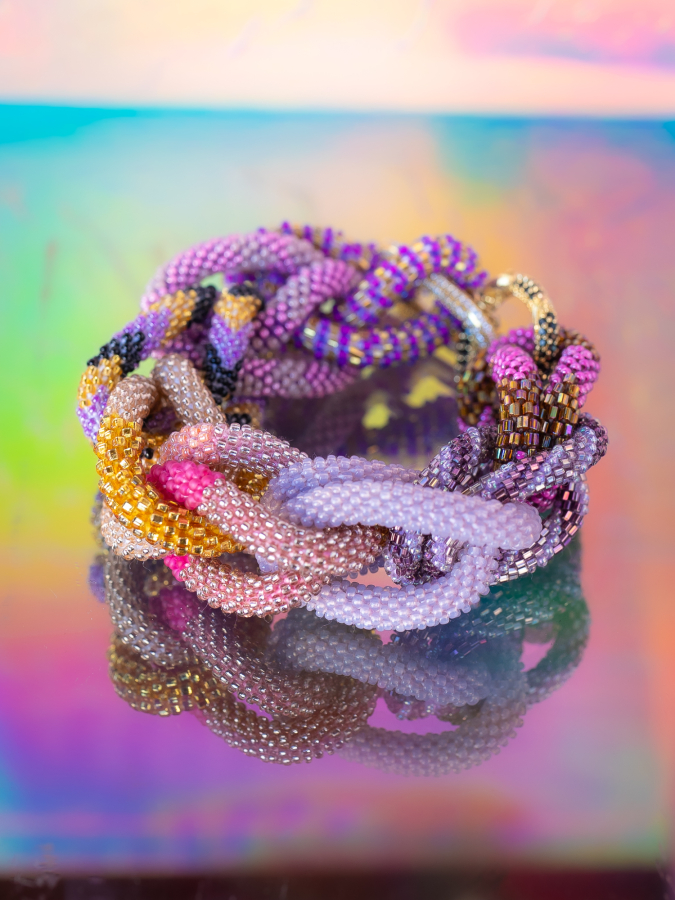 Vivienne armbånd no 1 fra LÉ MOSCH, fyldigt og farverigt boheme armbånd, lækkert og anderledes armbånd, 