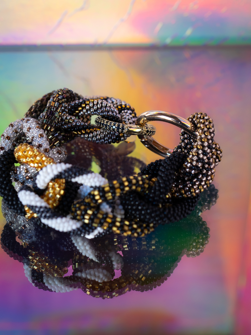 Vivienne armbånd no 2 fra LÉ MOSCH, fyldigt og cool boheme armbånd, lækkert og anderledes armbånd, 