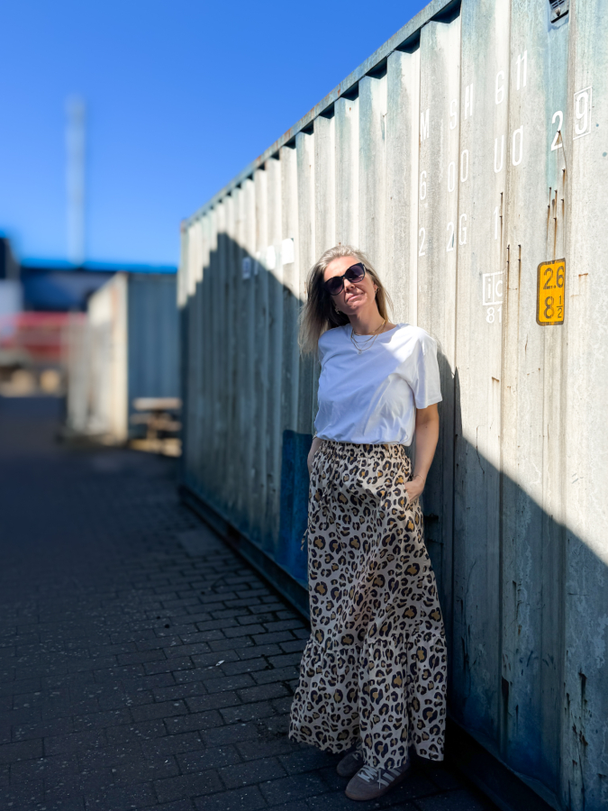 Lykke Nederdel med leopardprint fra LÉ MOSCH, lang nederdel i bomuld, let og anvendelig nederdel,