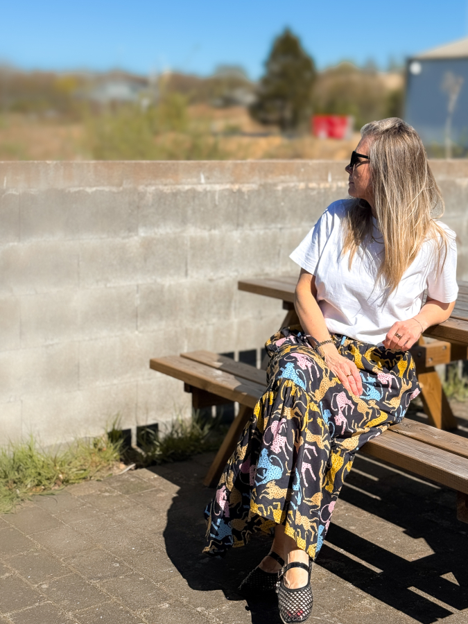 Lykke Nederdel med Leoparder - Sort fra LÉ MOSCH, lang bomuldsnederdel med print, let og anvendelig lang sommernederdel, 
