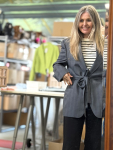 Vintage Vibes grå blå blazer med bælte – No 207 fra LÉ MOSCH, skøn og super anvendelig secondhand blazer, rummelig og cool blazer med striber,