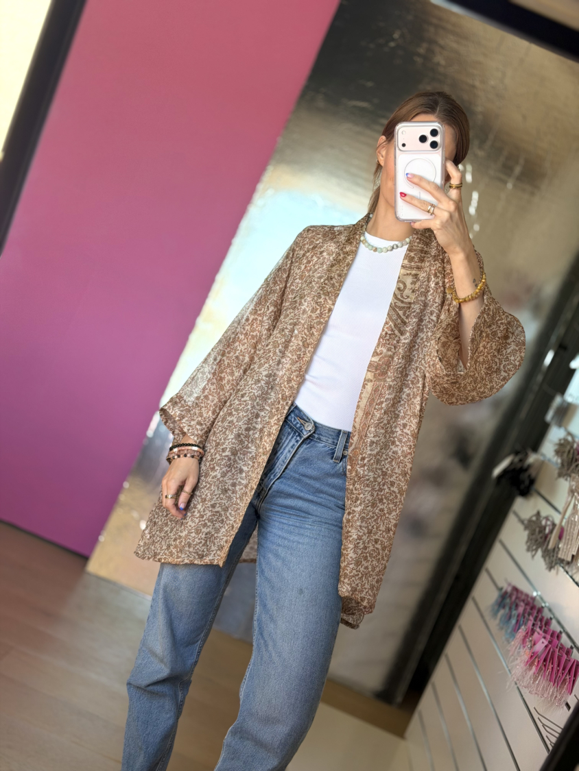 Monya Silkemix kimono no 1748 fra LÉ MOSCH, silkemix kimono syet i Indien, unik kort kimono med fint mønster,  