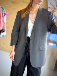 Vintage Vibes grå blazer med trekvarte ærmer – No 219 fra LÉ MOSCH, skøn og super anvendelig secondhand blazer, fin grå boxy blazer med et lettere udtryk,