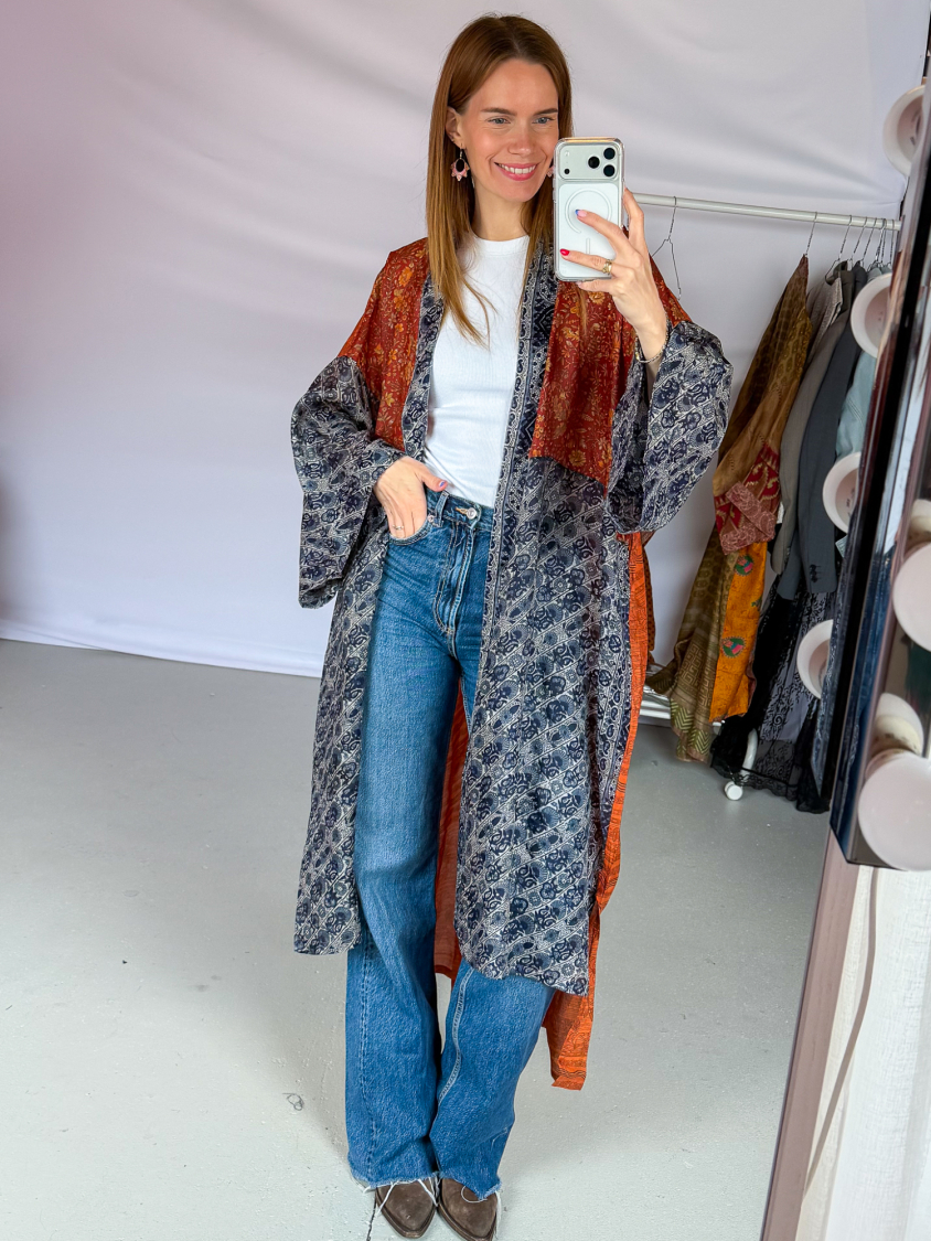 Minju Silkemix kimono no 1160 fra LÉ MOSCH, skøn unik og let kimono, super anvendelig blå og orange kimono,