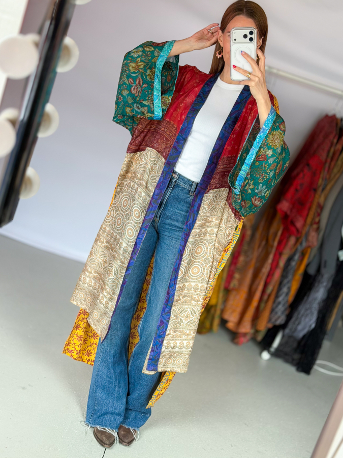 Minju Silkemix kimono no 1165 fra LÉ MOSCH, skøn unik og let kimono, super anvendelig kimono i fine farver,