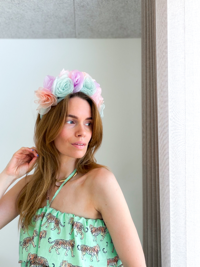 Stor Midsommer Hårbøjle med blomster i pastelfarver fra LÉ MOSCH, fyldig og festlig blomsterhårbøjle, 