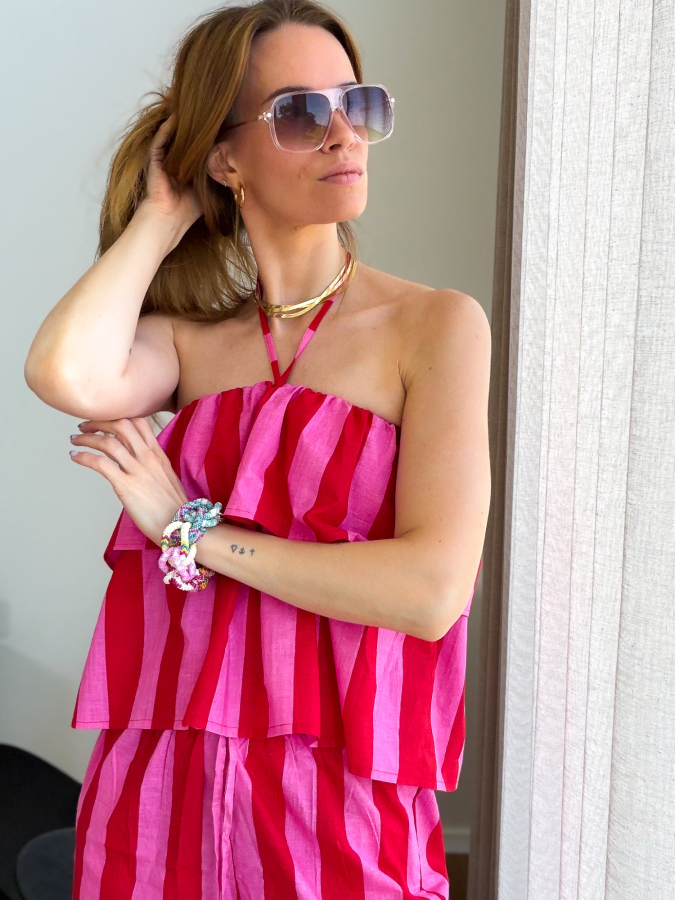 Prisilla top i rød pink strib fra LÉ MOSCH, enkel og let flæse top, stribet bomuldstop, 