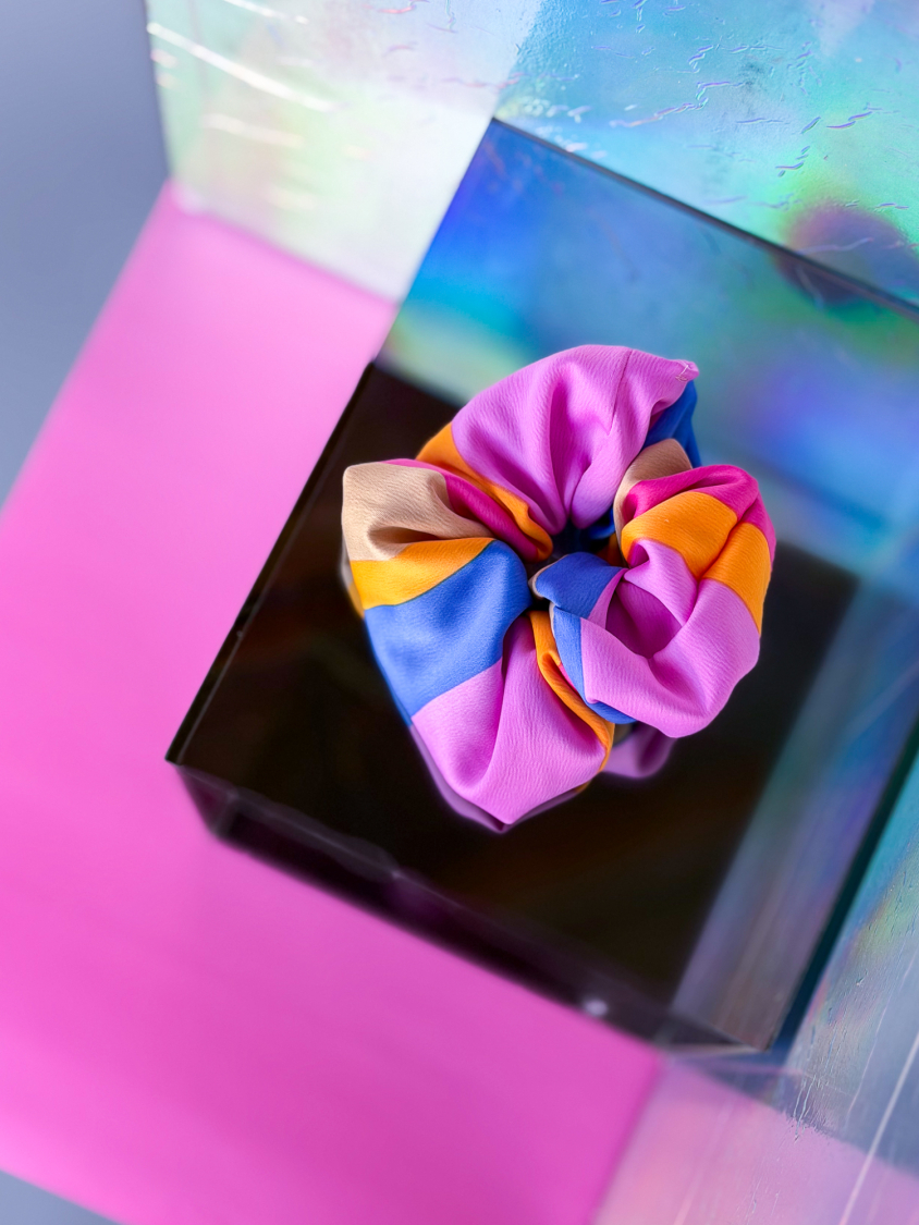Ashley Scrunchie med striber fra LÉ MOSCH, dekorativ scrunchie, sød stribet scrunchie, 