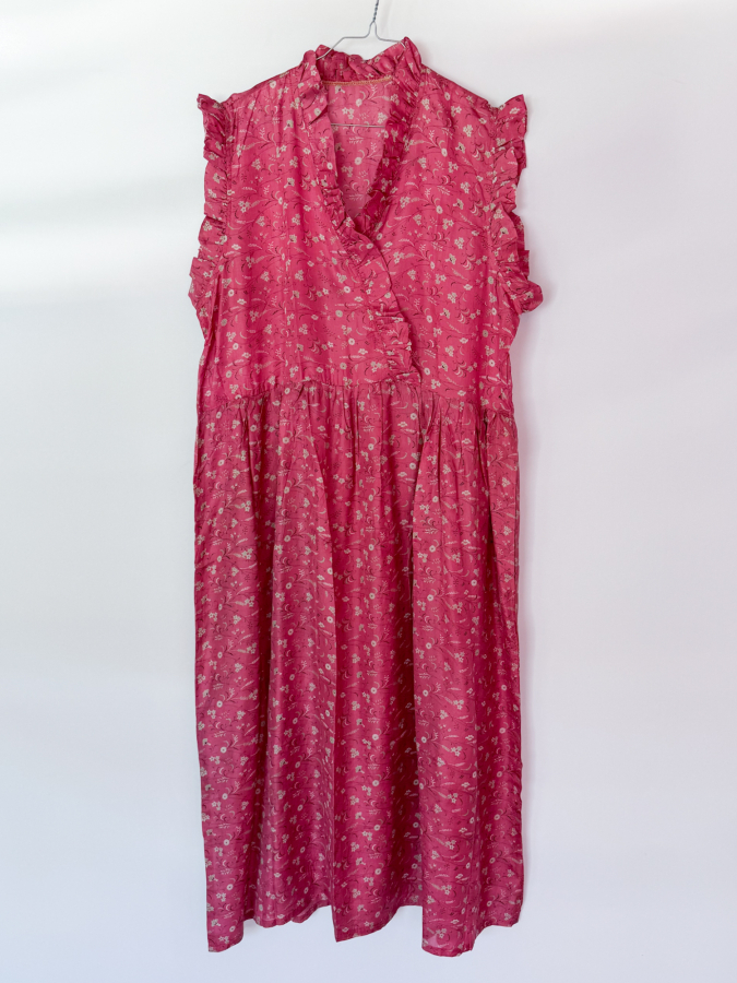 Unika style no 2 - lang kjole med flæser fra LÉ MOSCH, rummelig og fin rosa kjole, super anvendelig unika kjole med flæser, 