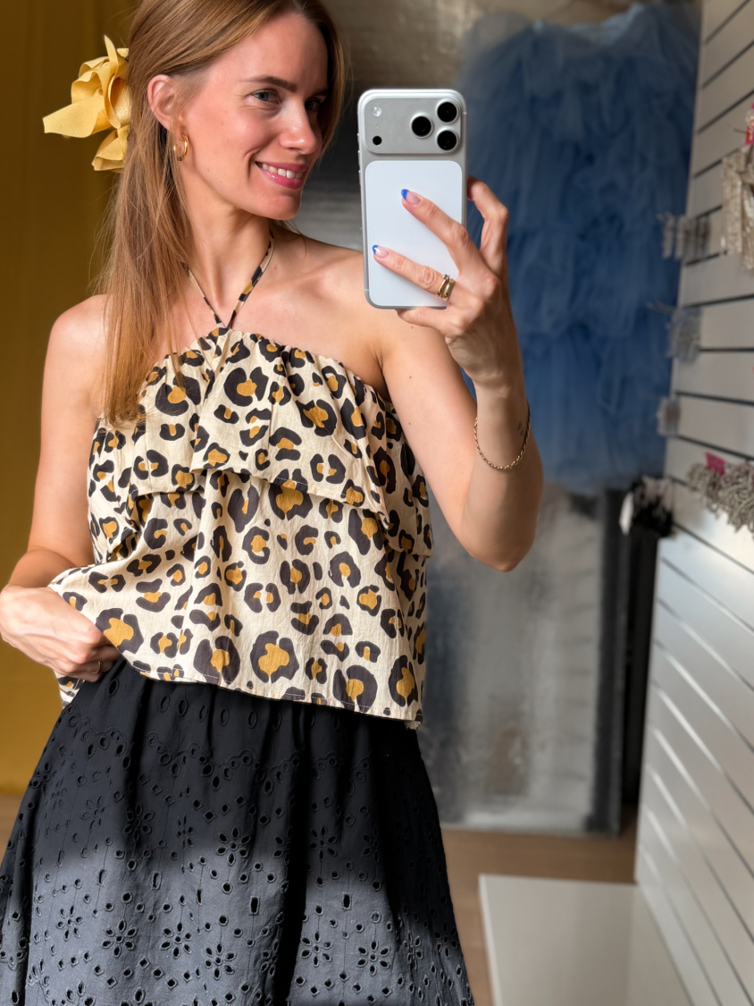 Prisilla top i leopardprint fra LÉ MOSCH, enkel og let flæse top, bomuldstop med et cool print, 