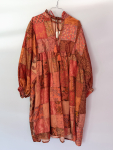 Unika style no 8 - patchwork kjole med lommer fra LÉ MOSCH, rummelig og foret kort kjole, super anvendelig koralfarvet patchwork kjole af genbrugsmaterialer, 