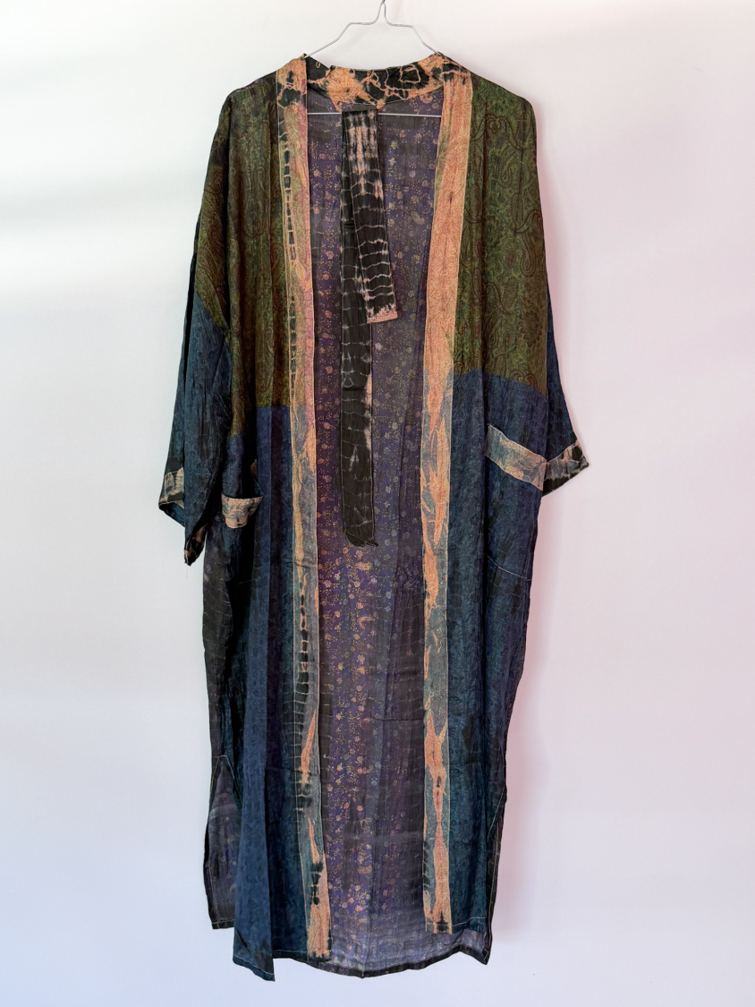 Unika style no 12 - mørk tie dye kimono fra LÉ MOSCH, sej og anderledes kimono, super anvendelig kimono til både fest og strand, 