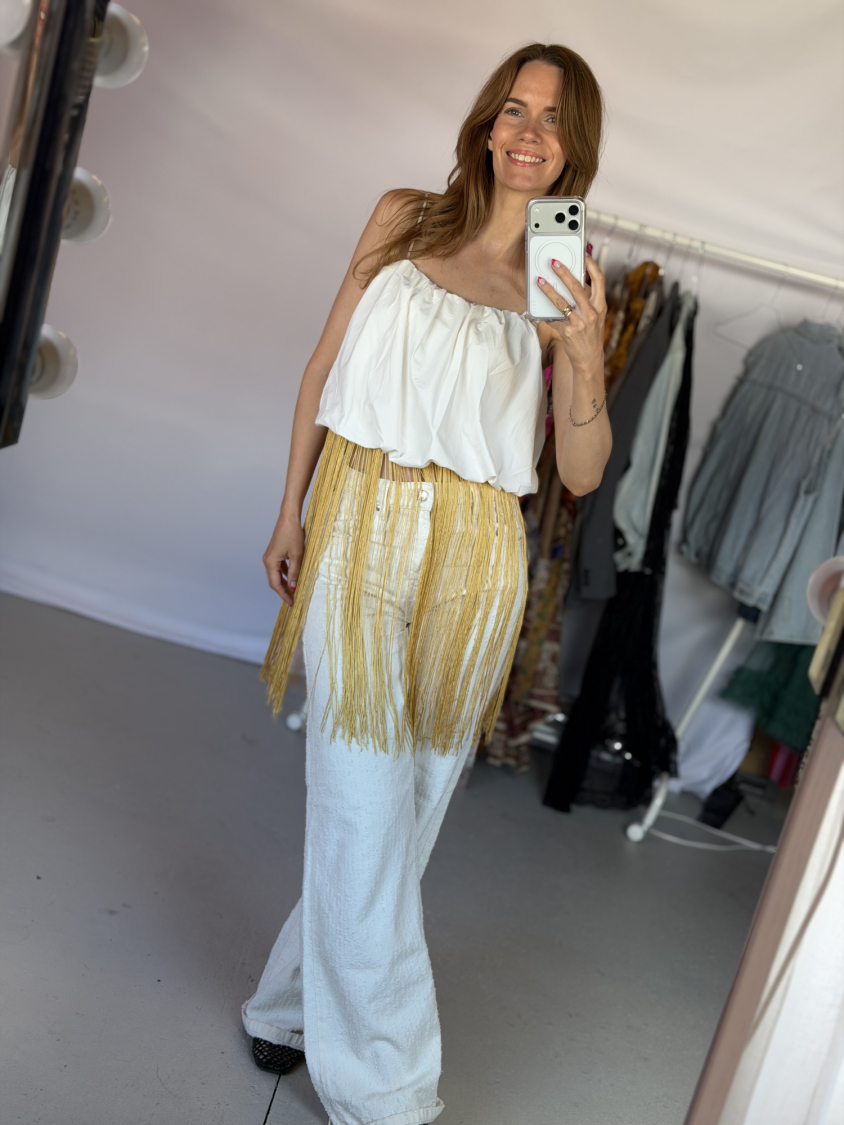 Vintage Vibes top med lange frynser – no 233 fra LÉ MOSCH, super feminin top med gyldne frynser, anderledes og iøjnefaldende top, 