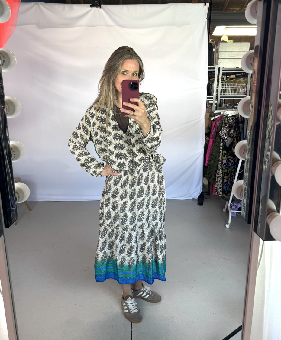 Unika style no 21 - mønstret kjole med flæse fra LÉ MOSCH, let og afslappet kjole, super anvendelig unika kjole, 