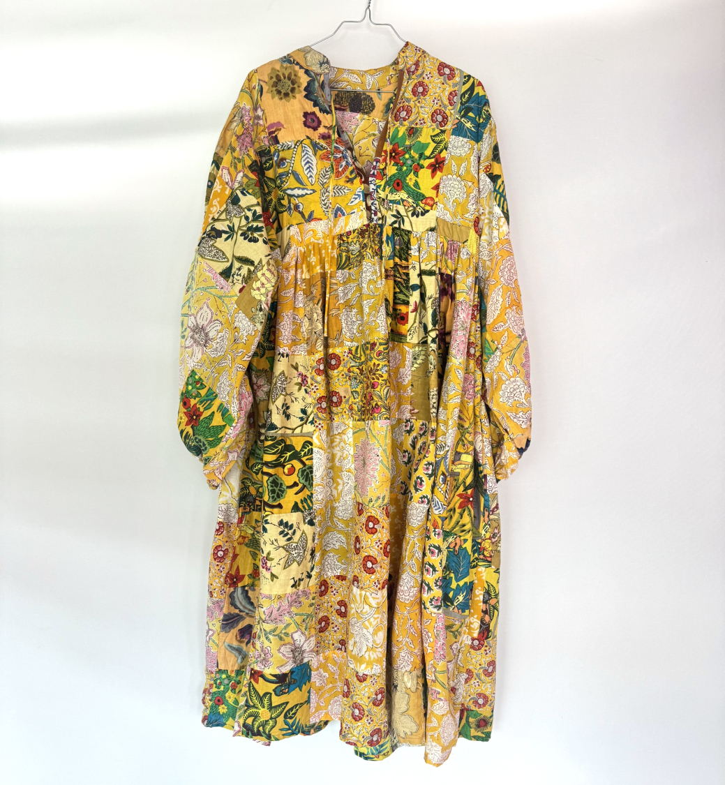 Unika style no 25 - gul patchwork kjole fra LÉ MOSCH, volumiøs kjole, usædvanlig kjole med lange ærmer, 