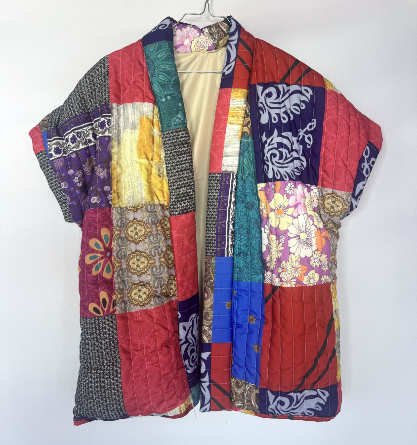 Unika style no 27 - Kort kviltet vest i patchwork look fra LÉ MOSCH, smuk og unik vest, cool og anvendelig vest, 