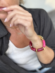 Maggie armbånd no 105 i pink og guld - Håndlavet kunst fra LÉ MOSCH