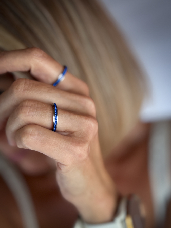 mille anti stress ring i forsølvet med blå sten fra LÉ MOSCH, bevægelig ring, beroligende ring, adhd ring,