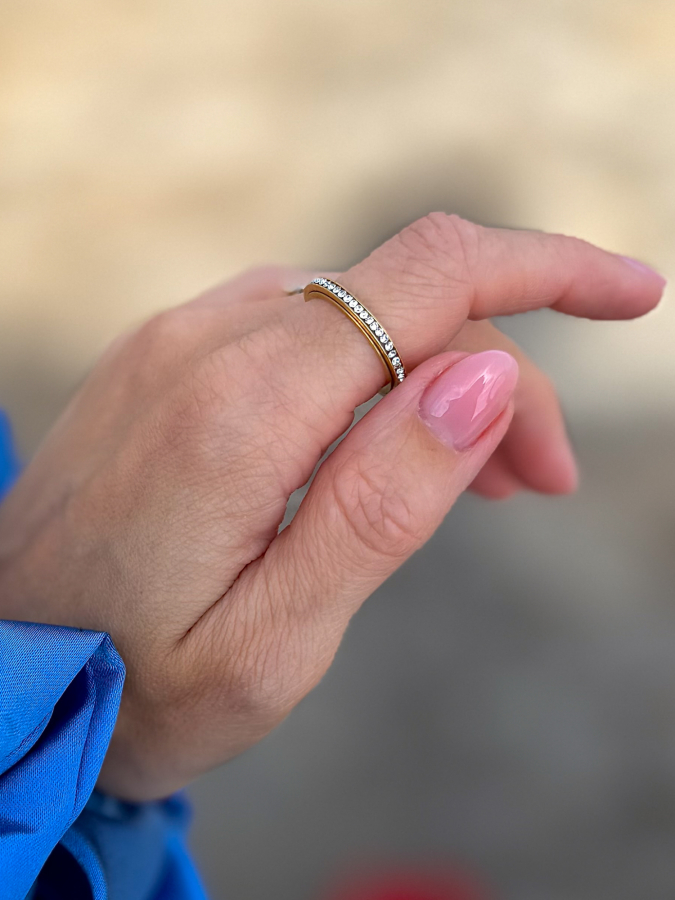 Palma anti stress ring i forgyldt fra LÉ MOSCH, fin og enkel anti stress ring, gylden ring med sten, 