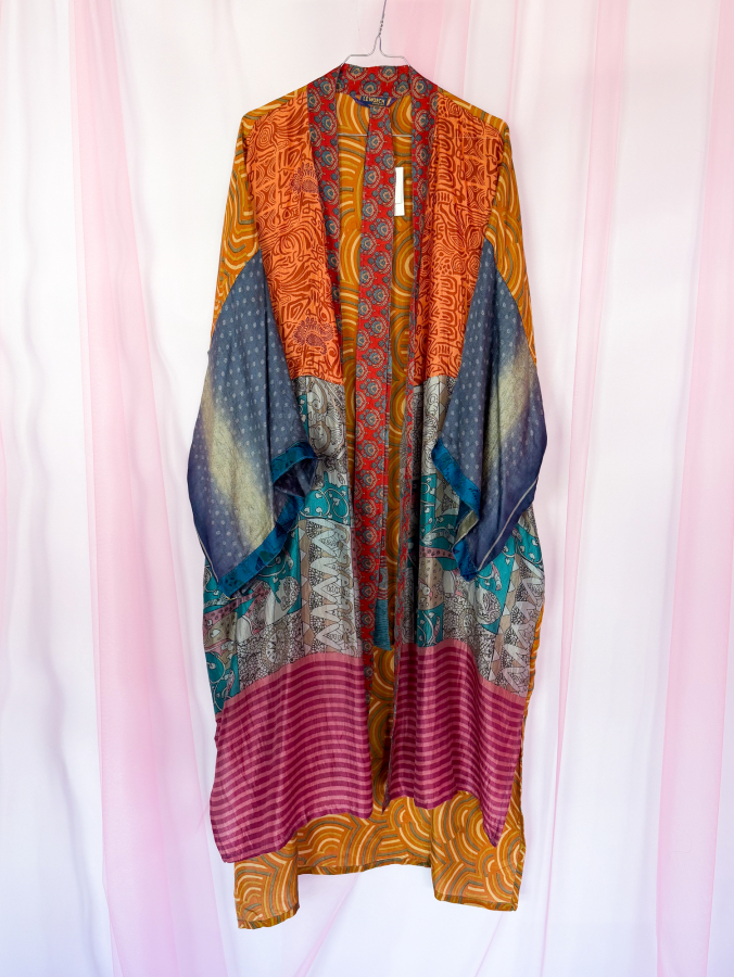 Minju Silkemix kimono no 1175 fra LÉ MOSCH, skøn unik og let kimono, super anvendelig og festlig kimono,