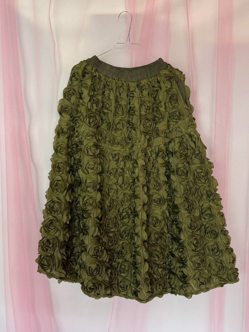 Unika style no 37 - nederdel med blomster fra LÉ MOSCH, skøn og cool nederdel med lommer, army grøn nederdel med fylde,  